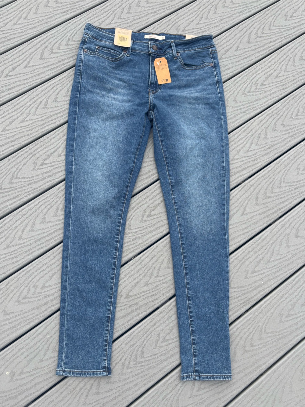 Levi’s BNWT Classic Mid-Blue Women's 711 Skinny Jeans, W31 L30